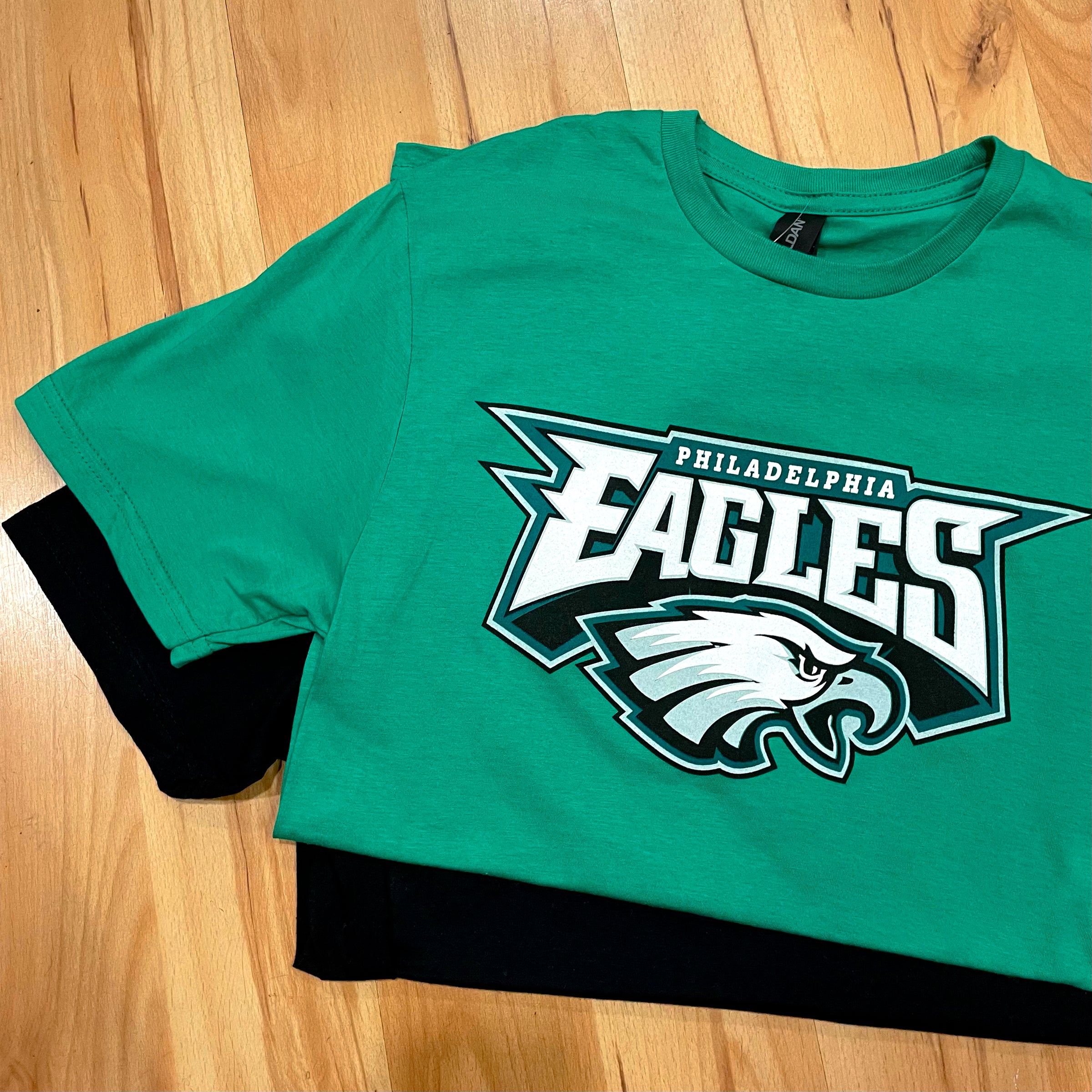 TheShopsofSerendipity Philadelphia Eagles Logo Tee Shirt Medium / Black